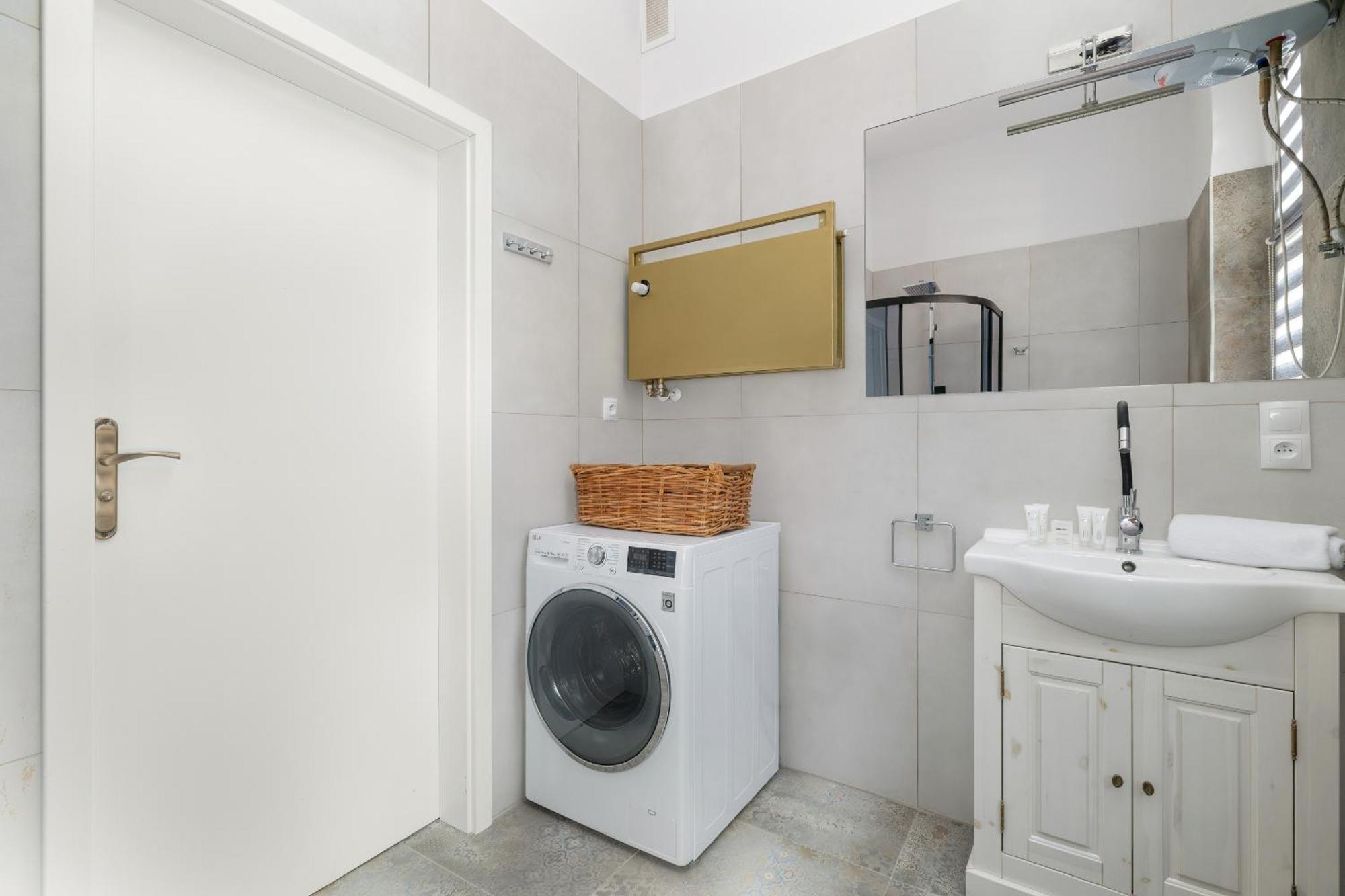 Nowoczesne I Stylowe Apartamenty W Centrum Bytomia Blisko Rynku By Noclegi Renters Bagian luar foto